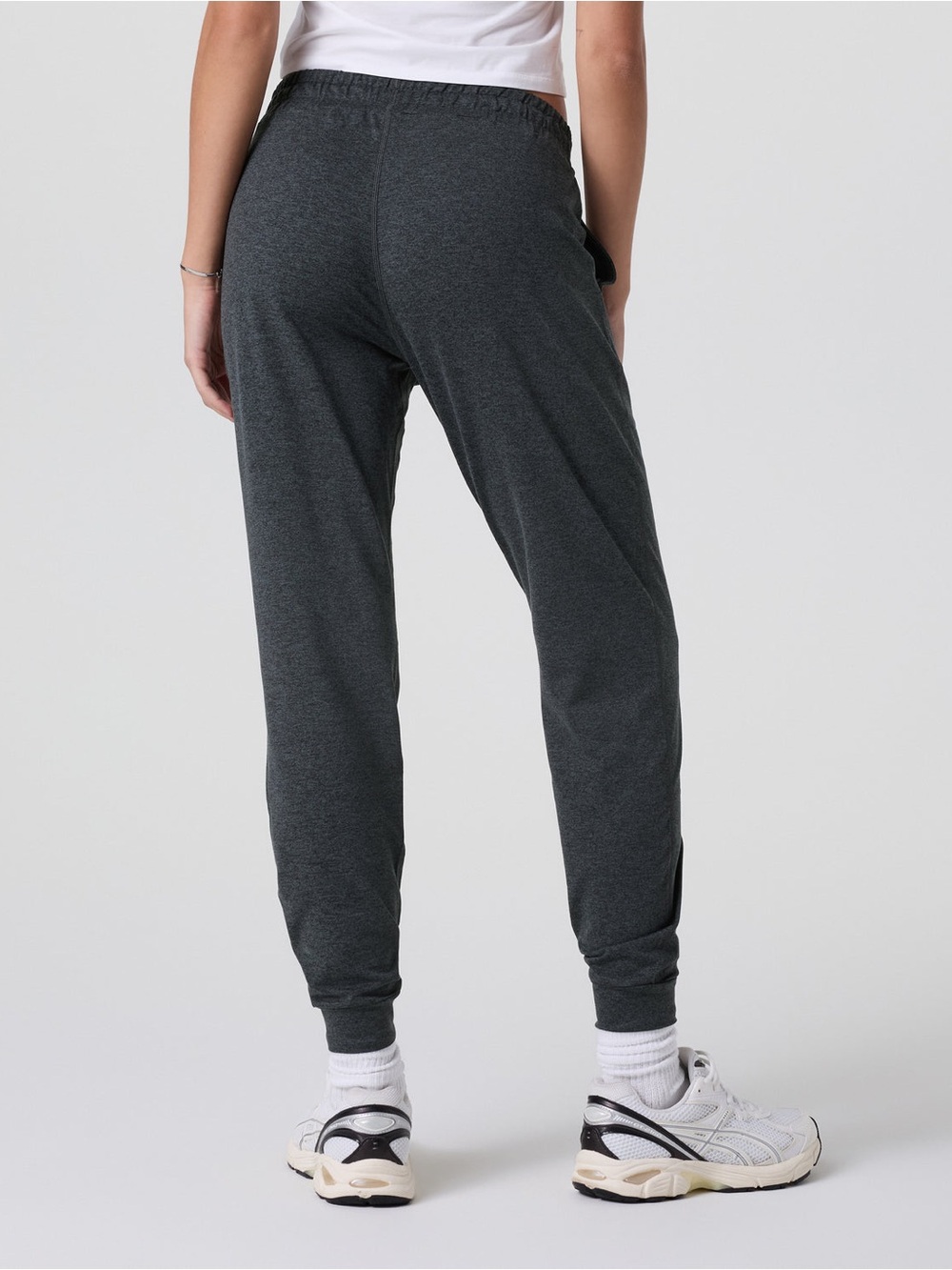 Vuori Women's Charcoal Jogger Pants - Comfortable Everyday Fit - Picture 4 of 12